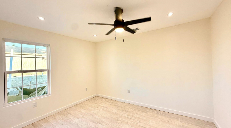 5045 Los Caballos Lp., Laredo, Texas 78046, 3 Bedrooms Bedrooms, 6 Rooms Rooms,2 BathroomsBathrooms,Residential,For Sale,5045 Los Caballos Lp.,20252726