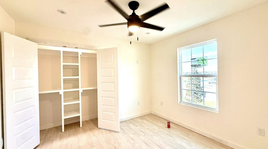 5045 Los Caballos Lp., Laredo, Texas 78046, 3 Bedrooms Bedrooms, 6 Rooms Rooms,2 BathroomsBathrooms,Residential,For Sale,5045 Los Caballos Lp.,20252726