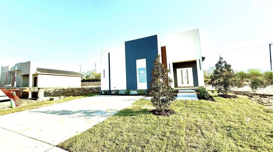 5045 Los Caballos Lp., Laredo, Texas 78046, 3 Bedrooms Bedrooms, 6 Rooms Rooms,2 BathroomsBathrooms,Residential,For Sale,5045 Los Caballos Lp.,20252726