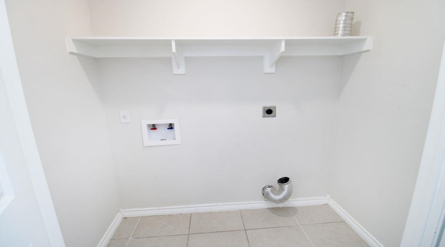 3712 Jaime Martin, Laredo, Texas 78046, 4 Bedrooms Bedrooms, 8 Rooms Rooms,2 BathroomsBathrooms,Residential,For Sale,3712 Jaime Martin,20252738