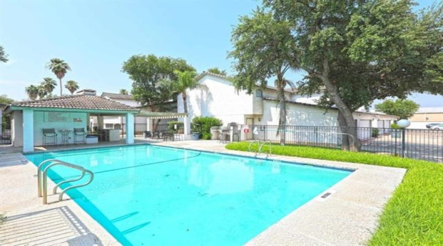 100 Village Blvd, Laredo, Texas 78041, 2 Bedrooms Bedrooms, 4 Rooms Rooms,2 BathroomsBathrooms,Residential,For Rent,100 Village Blvd,20253143