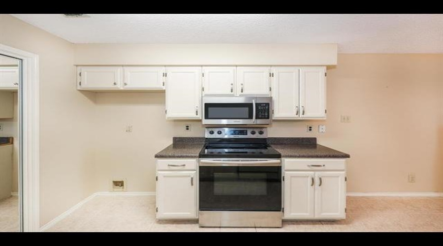 100 Village Blvd, Laredo, Texas 78041, 2 Bedrooms Bedrooms, 4 Rooms Rooms,2 BathroomsBathrooms,Residential,For Rent,100 Village Blvd,20253143