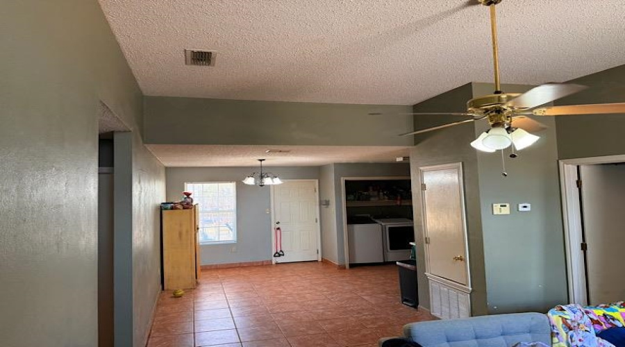 1050 Trent Dr, LAREDO, Texas 78046-5555, 3 Bedrooms Bedrooms, 6 Rooms Rooms,2 BathroomsBathrooms,Residential,For Sale,1050 Trent Dr,20253144