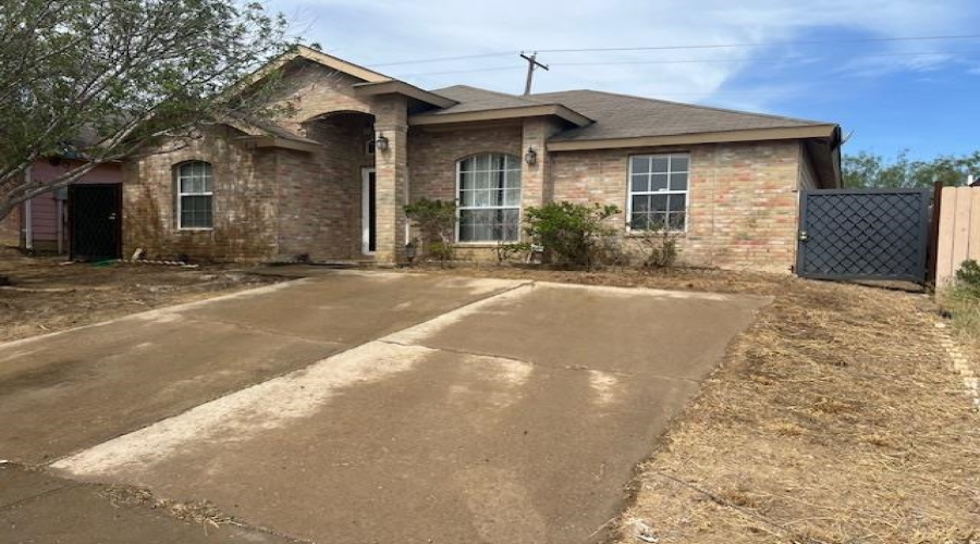 1050 Trent Dr, LAREDO, Texas 78046-5555, 3 Bedrooms Bedrooms, 6 Rooms Rooms,2 BathroomsBathrooms,Residential,For Sale,1050 Trent Dr,20253144