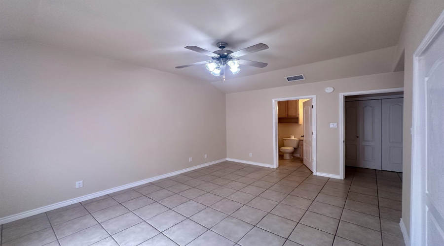 9802 Cantera Ct, Laredo, Texas 78045, 2 Bedrooms Bedrooms, 4 Rooms Rooms,2 BathroomsBathrooms,Residential,For Sale,9802 Cantera Ct,20253148
