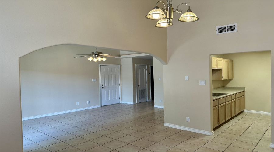 9802 Cantera Ct, Laredo, Texas 78045, 2 Bedrooms Bedrooms, 4 Rooms Rooms,2 BathroomsBathrooms,Residential,For Sale,9802 Cantera Ct,20253148