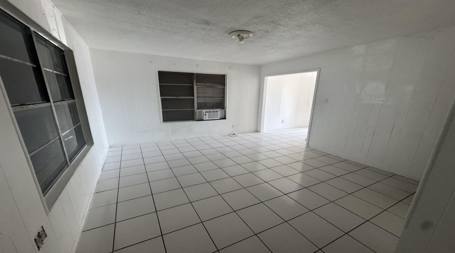 520 Hidalgo St, Laredo, Texas 78040, 1 Bedroom Bedrooms, 2 Rooms Rooms,1 BathroomBathrooms,Residential,For Rent,520 Hidalgo St,20252756