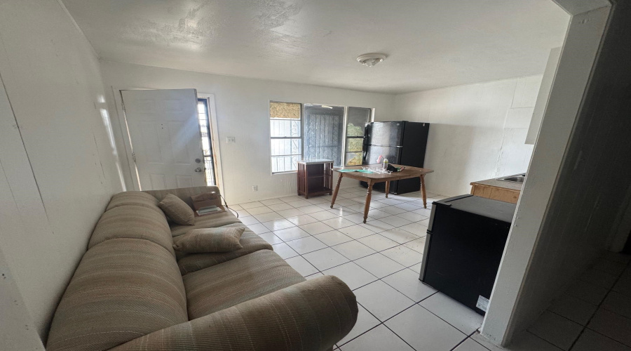 520 Hidalgo St, Laredo, Texas 78040, 1 Bedroom Bedrooms, 2 Rooms Rooms,1 BathroomBathrooms,Residential,For Rent,520 Hidalgo St,20252756