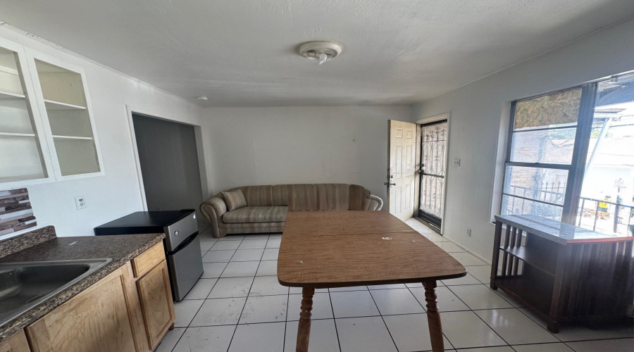 520 Hidalgo St, Laredo, Texas 78040, 1 Bedroom Bedrooms, 2 Rooms Rooms,1 BathroomBathrooms,Residential,For Rent,520 Hidalgo St,20252756