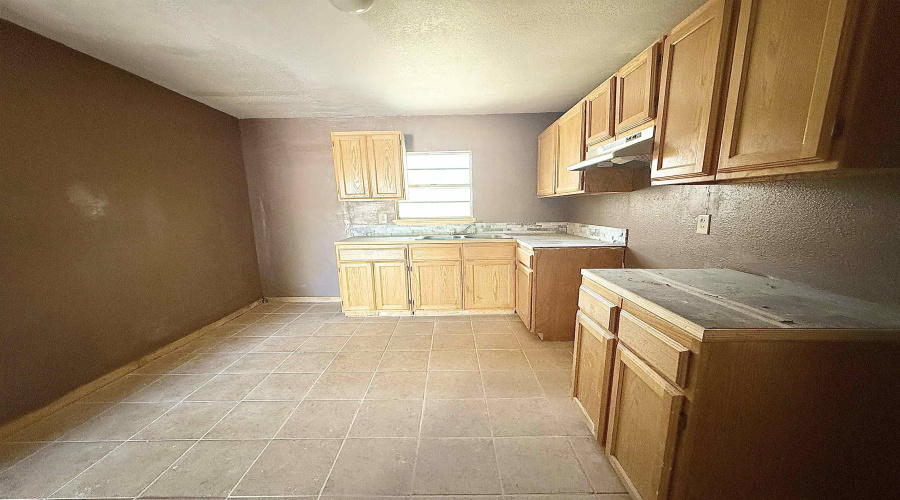 303 Plaza Ln, Laredo, Texas 78043, 4 Bedrooms Bedrooms, 6 Rooms Rooms,1 BathroomBathrooms,Residential,For Sale,303 Plaza Ln,20252767