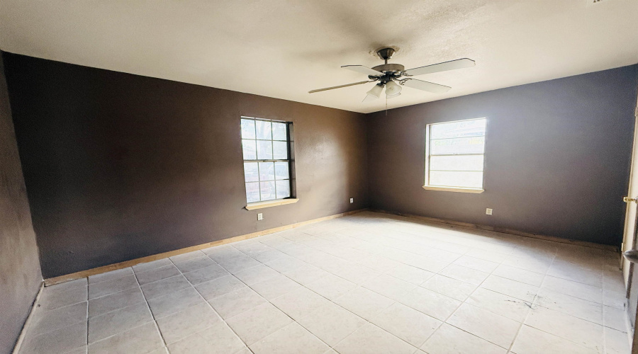 303 Plaza Ln, Laredo, Texas 78043, 4 Bedrooms Bedrooms, 6 Rooms Rooms,1 BathroomBathrooms,Residential,For Sale,303 Plaza Ln,20252767