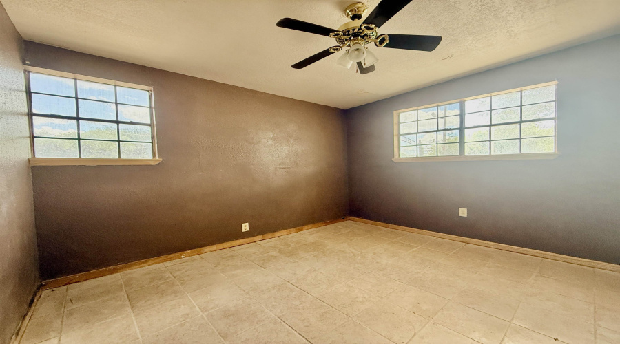 303 Plaza Ln, Laredo, Texas 78043, 4 Bedrooms Bedrooms, 6 Rooms Rooms,1 BathroomBathrooms,Residential,For Sale,303 Plaza Ln,20252767