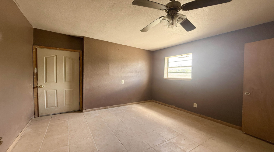 303 Plaza Ln, Laredo, Texas 78043, 4 Bedrooms Bedrooms, 6 Rooms Rooms,1 BathroomBathrooms,Residential,For Sale,303 Plaza Ln,20252767