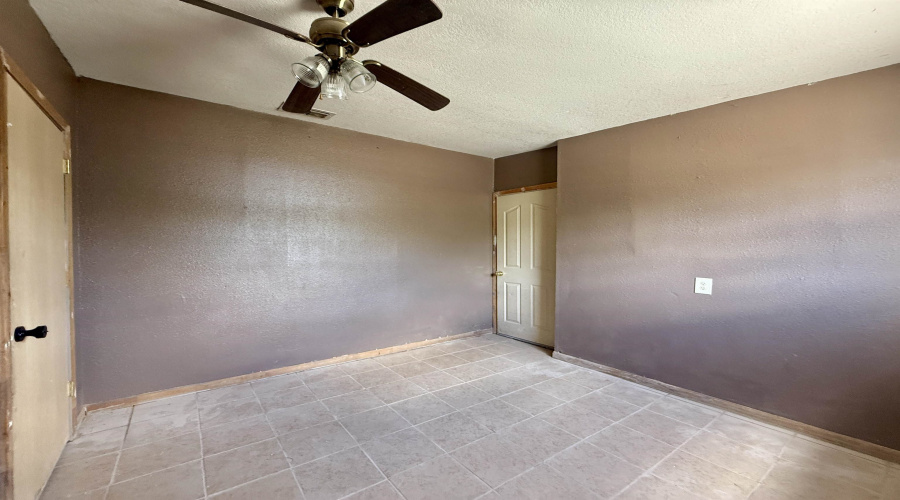 303 Plaza Ln, Laredo, Texas 78043, 4 Bedrooms Bedrooms, 6 Rooms Rooms,1 BathroomBathrooms,Residential,For Sale,303 Plaza Ln,20252767