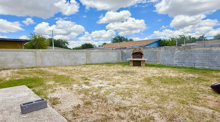 303 Plaza Ln, Laredo, Texas 78043, 4 Bedrooms Bedrooms, 6 Rooms Rooms,1 BathroomBathrooms,Residential,For Sale,303 Plaza Ln,20252767