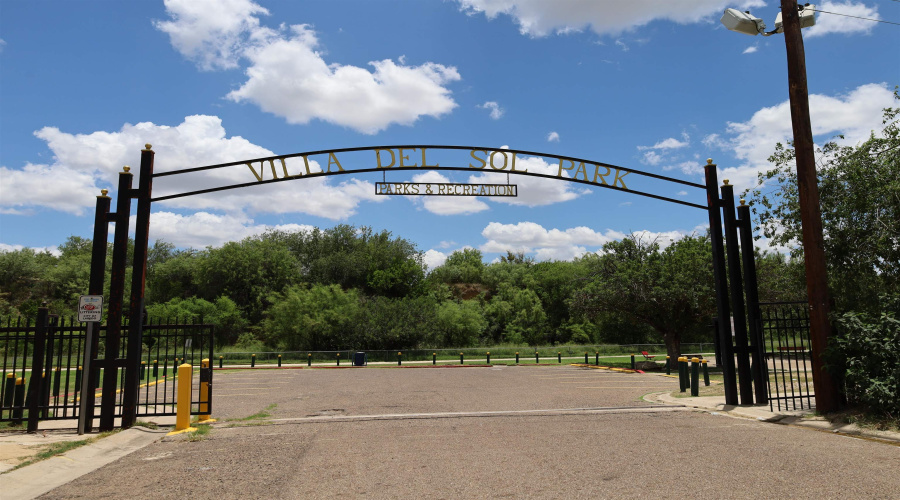 303 Plaza Ln, Laredo, Texas 78043, 4 Bedrooms Bedrooms, 6 Rooms Rooms,1 BathroomBathrooms,Residential,For Sale,303 Plaza Ln,20252767