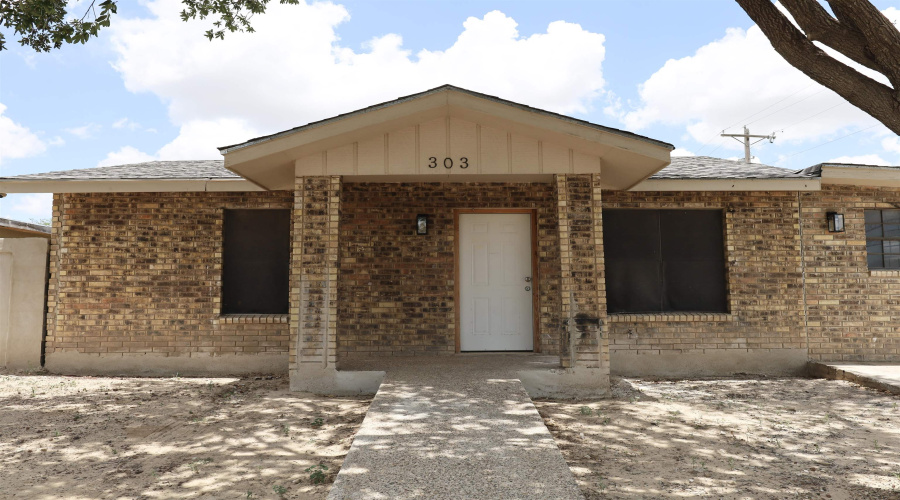 303 Plaza Ln, Laredo, Texas 78043, 4 Bedrooms Bedrooms, 6 Rooms Rooms,1 BathroomBathrooms,Residential,For Sale,303 Plaza Ln,20252767