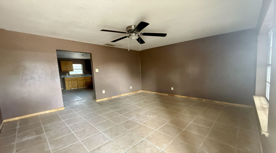 303 Plaza Ln, Laredo, Texas 78043, 4 Bedrooms Bedrooms, 6 Rooms Rooms,1 BathroomBathrooms,Residential,For Sale,303 Plaza Ln,20252767