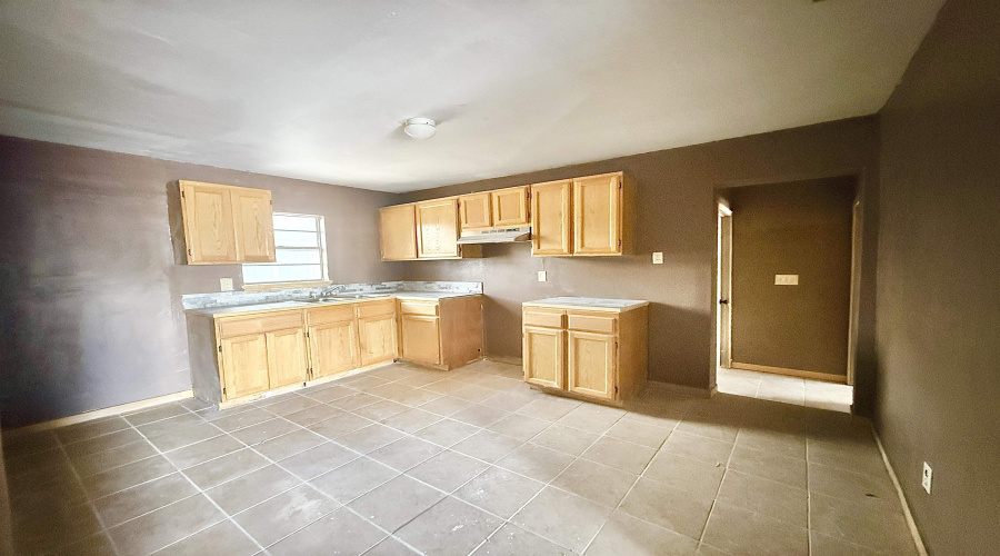 303 Plaza Ln, Laredo, Texas 78043, 4 Bedrooms Bedrooms, 6 Rooms Rooms,1 BathroomBathrooms,Residential,For Sale,303 Plaza Ln,20252767