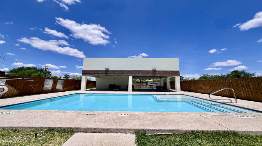 9653 McPherson Rd, Laredo, Texas 78045, 3 Bedrooms Bedrooms, 7 Rooms Rooms,2 BathroomsBathrooms,Residential,For Rent,9653 McPherson Rd,20252780