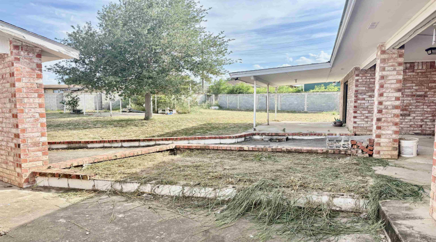 2061 Retama Dr, Zapata, Texas 78076, 2 Bedrooms Bedrooms, 5 Rooms Rooms,1 BathroomBathrooms,Residential,For Sale,2061 Retama Dr,20253174