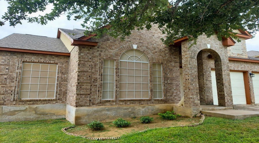 2802 Don Sergio Dr, Laredo, Texas 78045, 3 Bedrooms Bedrooms, 8 Rooms Rooms,2 BathroomsBathrooms,Residential,For Rent,2802 Don Sergio Dr,20252803