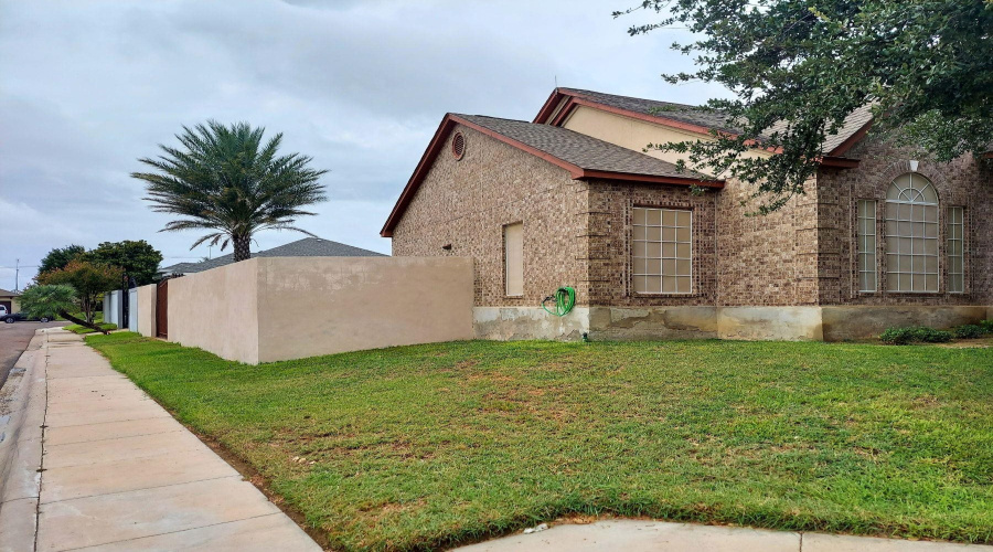 2802 Don Sergio Dr, Laredo, Texas 78045, 3 Bedrooms Bedrooms, 8 Rooms Rooms,2 BathroomsBathrooms,Residential,For Rent,2802 Don Sergio Dr,20252803