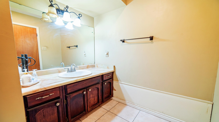 173 Arizona Lp, Laredo, Texas 78041, 4 Bedrooms Bedrooms, 8 Rooms Rooms,2 BathroomsBathrooms,Residential,For Sale,173 Arizona Lp,20252818