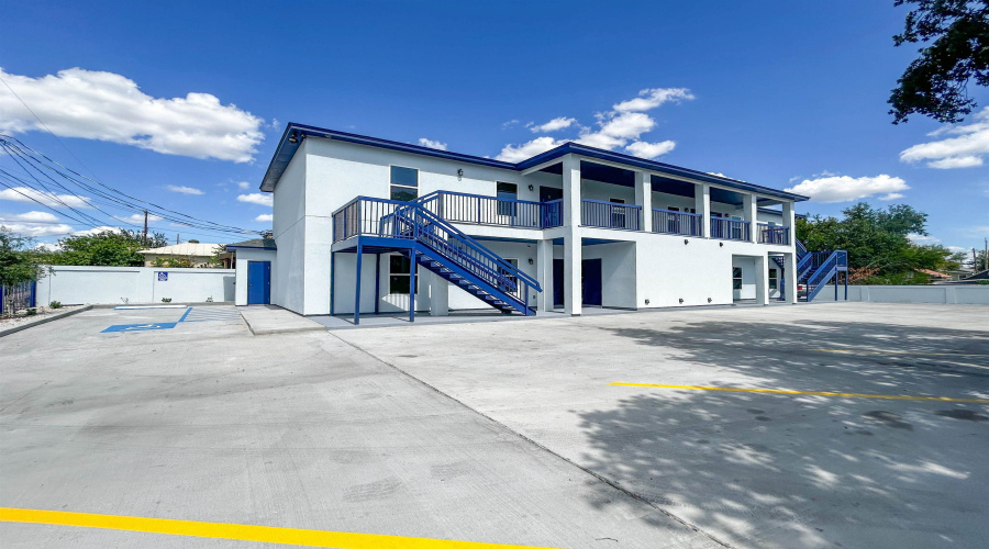 615 E Lane St, Laredo, Texas 78040, 2 Bedrooms Bedrooms, 3 Rooms Rooms,1 BathroomBathrooms,Residential,For Rent,615 E Lane St,20252830