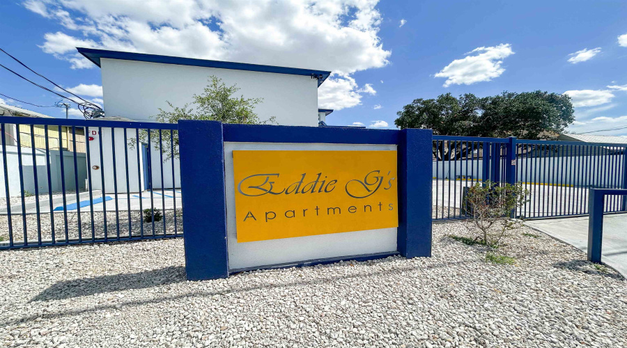 615 E Lane St, Laredo, Texas 78040, 2 Bedrooms Bedrooms, 3 Rooms Rooms,1 BathroomBathrooms,Residential,For Rent,615 E Lane St,20252830