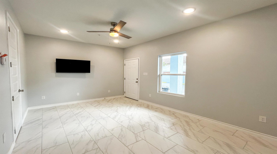 615 E Lane St, Laredo, Texas 78040, 2 Bedrooms Bedrooms, 3 Rooms Rooms,1 BathroomBathrooms,Residential,For Rent,615 E Lane St,20252830