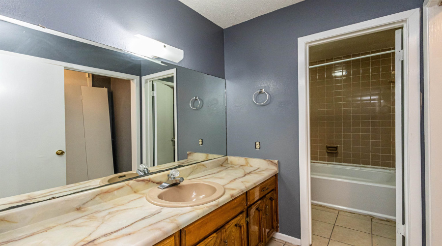 412 Gale St, LAREDO, Texas 78041, 2 Bedrooms Bedrooms, 4 Rooms Rooms,1 BathroomBathrooms,Residential,For Rent,412 Gale St,20252865 412 Gale St, LAREDO, Texas 78041, 2 Bedrooms Bedrooms, 4 Rooms Rooms,1 BathroomBathrooms,Residential,For Rent,412 Gale St,20252865