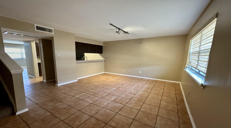 8915 McPherson Rd, Laredo, Texas 78041, 2 Bedrooms Bedrooms, 2 Rooms Rooms,2 BathroomsBathrooms,Residential,For Rent,8915 McPherson Rd,20252867