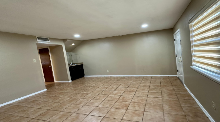 8915 McPherson Rd, Laredo, Texas 78041, 2 Bedrooms Bedrooms, 2 Rooms Rooms,2 BathroomsBathrooms,Residential,For Rent,8915 McPherson Rd,20252867