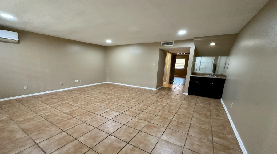 8915 McPherson Rd, Laredo, Texas 78041, 2 Bedrooms Bedrooms, 2 Rooms Rooms,2 BathroomsBathrooms,Residential,For Rent,8915 McPherson Rd,20252867