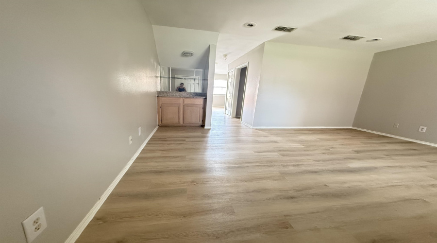 8915 McPherson Rd, laredo, Texas 78045, 2 Bedrooms Bedrooms, 4 Rooms Rooms,2 BathroomsBathrooms,Residential,For Rent,8915 McPherson Rd,20252878