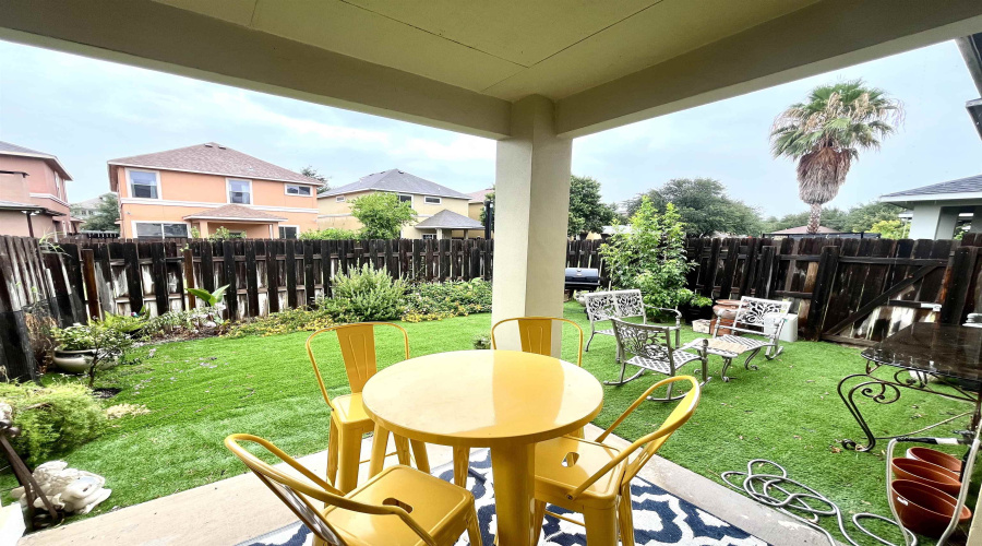 9310 Albany Dr, Laredo, Texas 78045, 3 Bedrooms Bedrooms, 9 Rooms Rooms,2 BathroomsBathrooms,Residential,For Sale,9310 Albany Dr,20252882