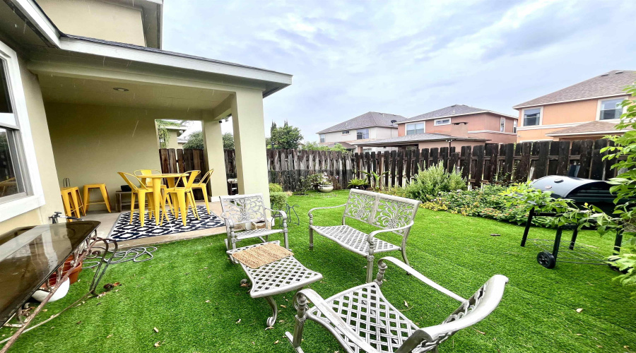 9310 Albany Dr, Laredo, Texas 78045, 3 Bedrooms Bedrooms, 9 Rooms Rooms,2 BathroomsBathrooms,Residential,For Sale,9310 Albany Dr,20252882