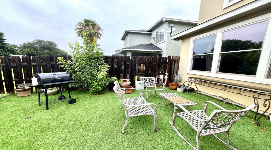 9310 Albany Dr, Laredo, Texas 78045, 3 Bedrooms Bedrooms, 9 Rooms Rooms,2 BathroomsBathrooms,Residential,For Sale,9310 Albany Dr,20252882