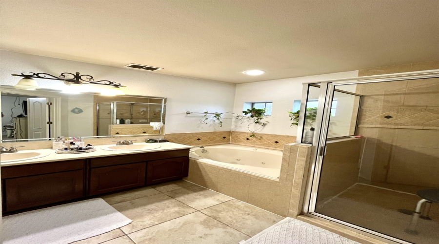 9310 Albany Dr, Laredo, Texas 78045, 3 Bedrooms Bedrooms, 9 Rooms Rooms,2 BathroomsBathrooms,Residential,For Sale,9310 Albany Dr,20252882