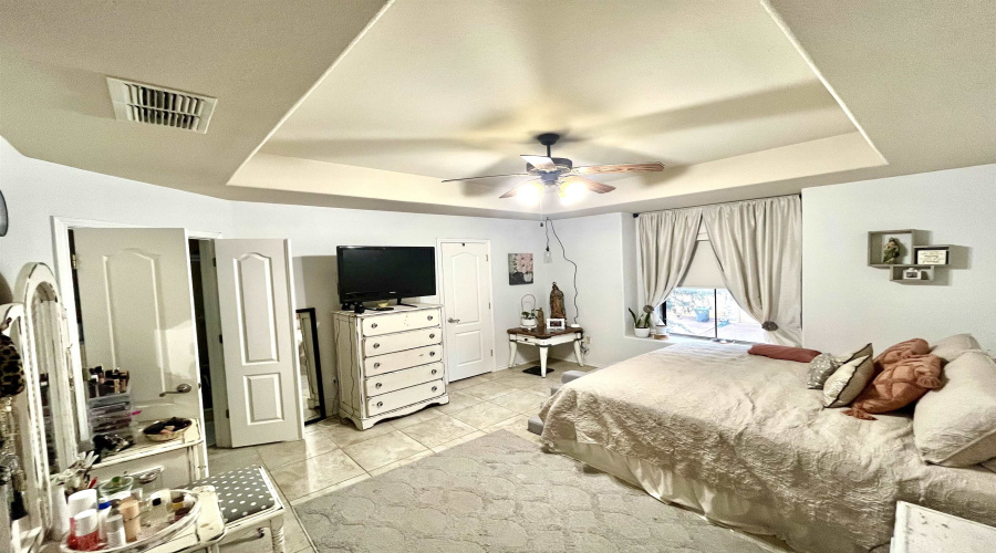 9310 Albany Dr, Laredo, Texas 78045, 3 Bedrooms Bedrooms, 9 Rooms Rooms,2 BathroomsBathrooms,Residential,For Sale,9310 Albany Dr,20252882