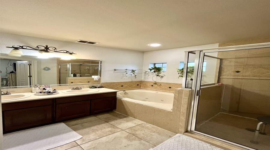 9310 Albany Dr, Laredo, Texas 78045, 3 Bedrooms Bedrooms, 9 Rooms Rooms,2 BathroomsBathrooms,Residential,For Sale,9310 Albany Dr,20252882