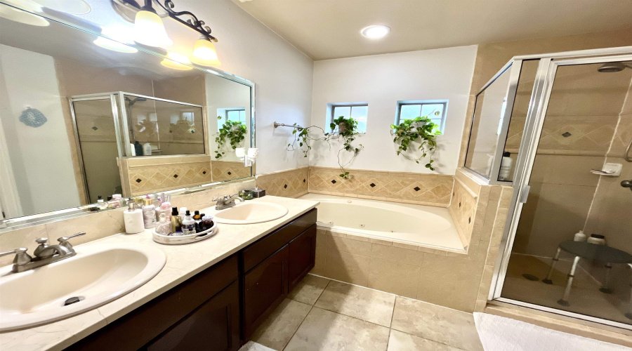 9310 Albany Dr, Laredo, Texas 78045, 3 Bedrooms Bedrooms, 9 Rooms Rooms,2 BathroomsBathrooms,Residential,For Sale,9310 Albany Dr,20252882