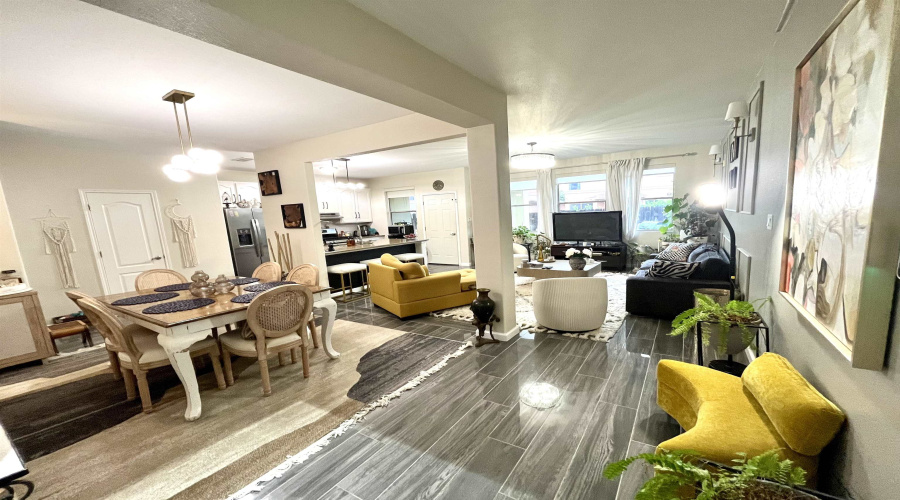 9310 Albany Dr, Laredo, Texas 78045, 3 Bedrooms Bedrooms, 9 Rooms Rooms,2 BathroomsBathrooms,Residential,For Sale,9310 Albany Dr,20252882