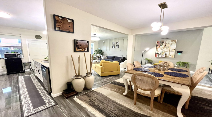 9310 Albany Dr, Laredo, Texas 78045, 3 Bedrooms Bedrooms, 9 Rooms Rooms,2 BathroomsBathrooms,Residential,For Sale,9310 Albany Dr,20252882