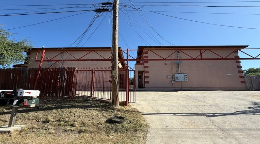 3204 Cortez St, Laredo TX, Texas 78040, 2 Bedrooms Bedrooms, 5 Rooms Rooms,2 BathroomsBathrooms,Residential,For Sale,3204 Cortez St,20252906