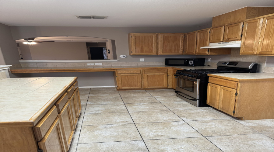 516 Valdosa Dr, Laredo, Texas 78043, 3 Bedrooms Bedrooms, 5 Rooms Rooms,2 BathroomsBathrooms,Residential,For Sale,516 Valdosa Dr,20252916