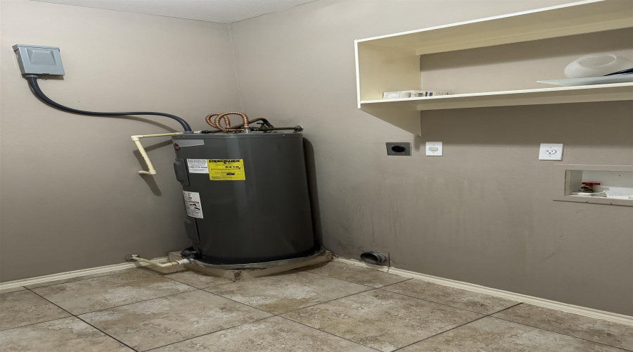 516 Valdosa Dr, Laredo, Texas 78043, 3 Bedrooms Bedrooms, 5 Rooms Rooms,2 BathroomsBathrooms,Residential,For Sale,516 Valdosa Dr,20252916