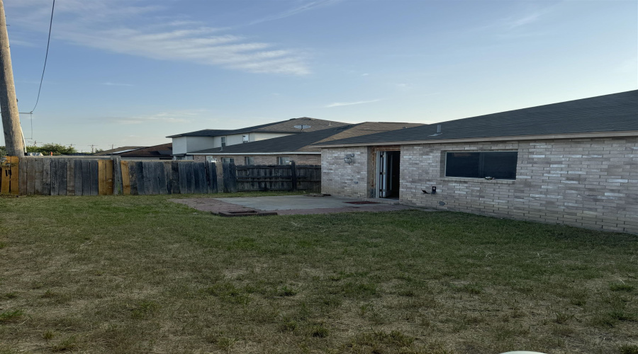 516 Valdosa Dr, Laredo, Texas 78043, 3 Bedrooms Bedrooms, 5 Rooms Rooms,2 BathroomsBathrooms,Residential,For Sale,516 Valdosa Dr,20252916