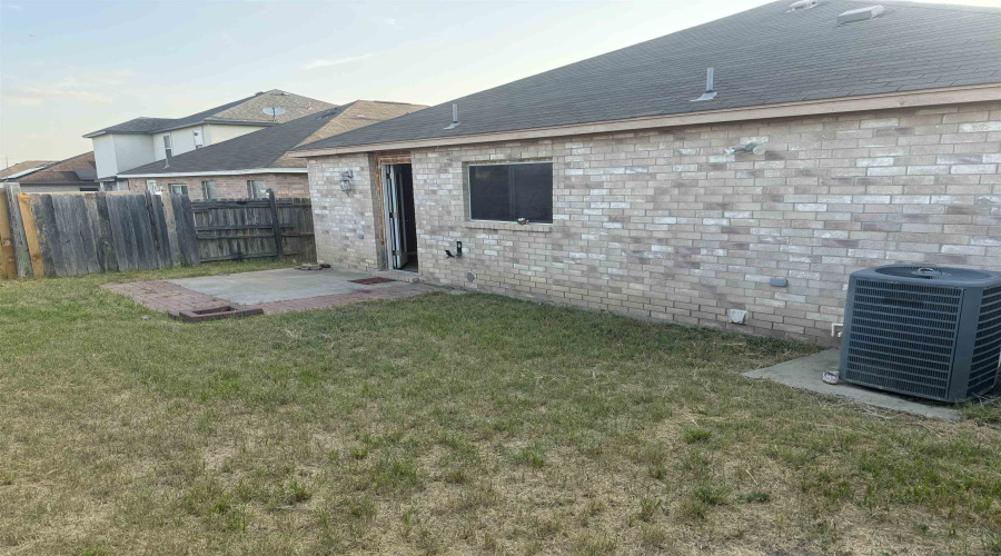 516 Valdosa Dr, Laredo, Texas 78043, 3 Bedrooms Bedrooms, 5 Rooms Rooms,2 BathroomsBathrooms,Residential,For Sale,516 Valdosa Dr,20252916
